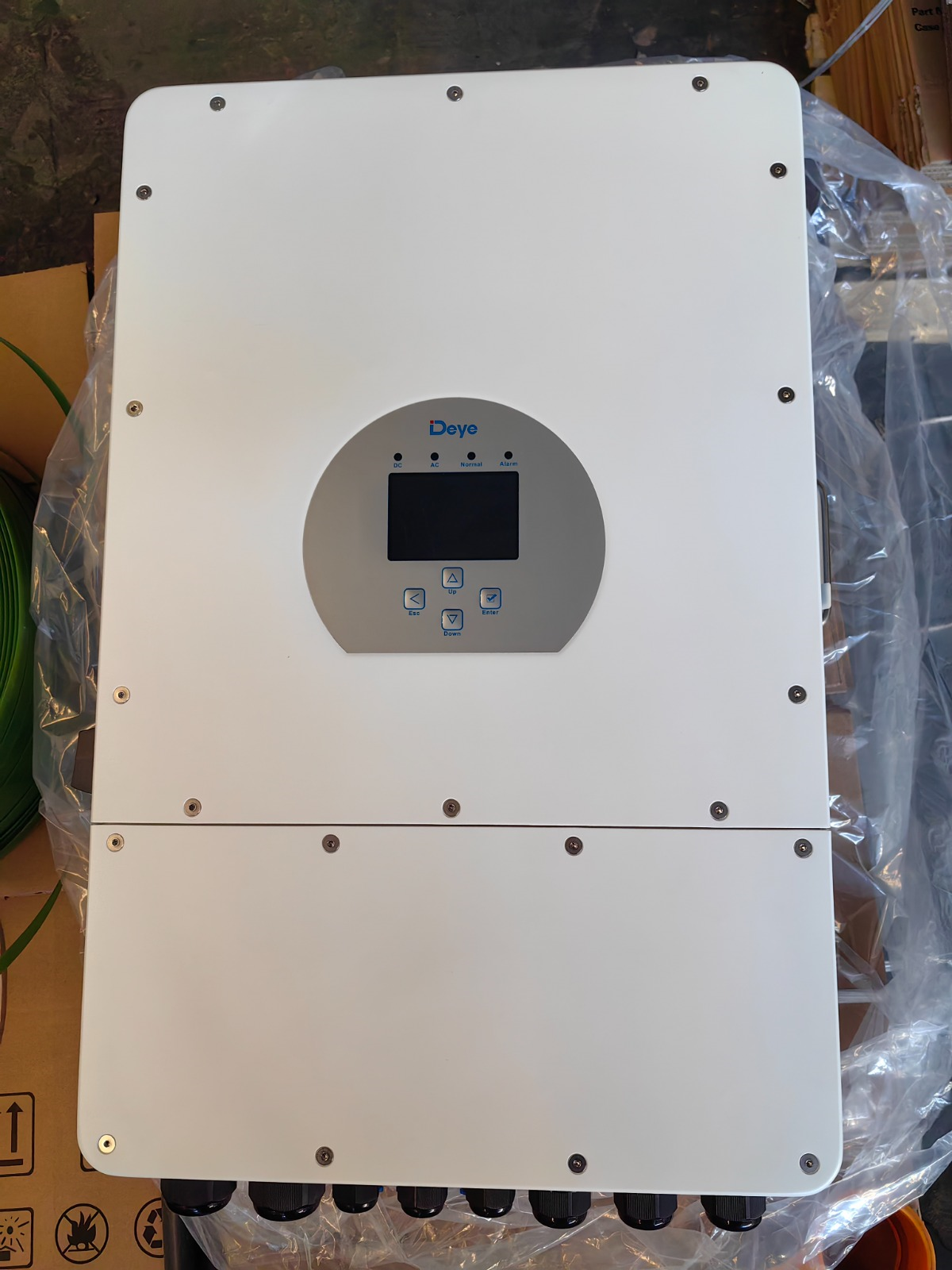 Deye SUN-6K-SG04LP3-EU Hibridinis inverteris 6kW Žemo voltažo įtampos keitiklis Trifazis